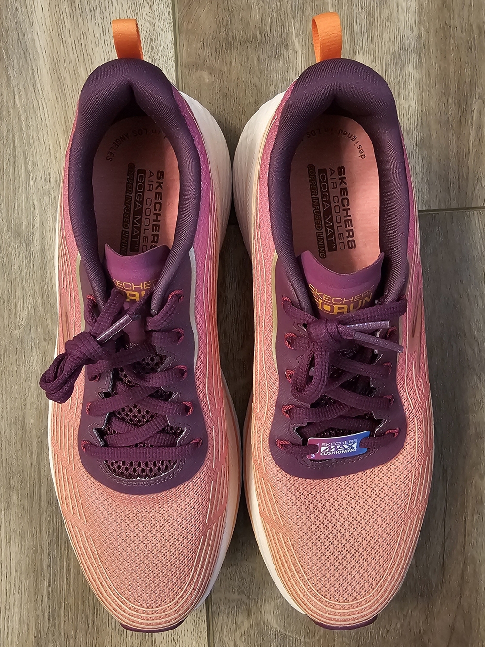 Skechers Women's GoRun Max Cushioning Sneakers - Size 8 - New! - Picture 2 of 7